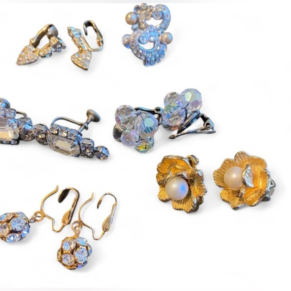 Vintage clip on earring bundle - Picture 2 of 3